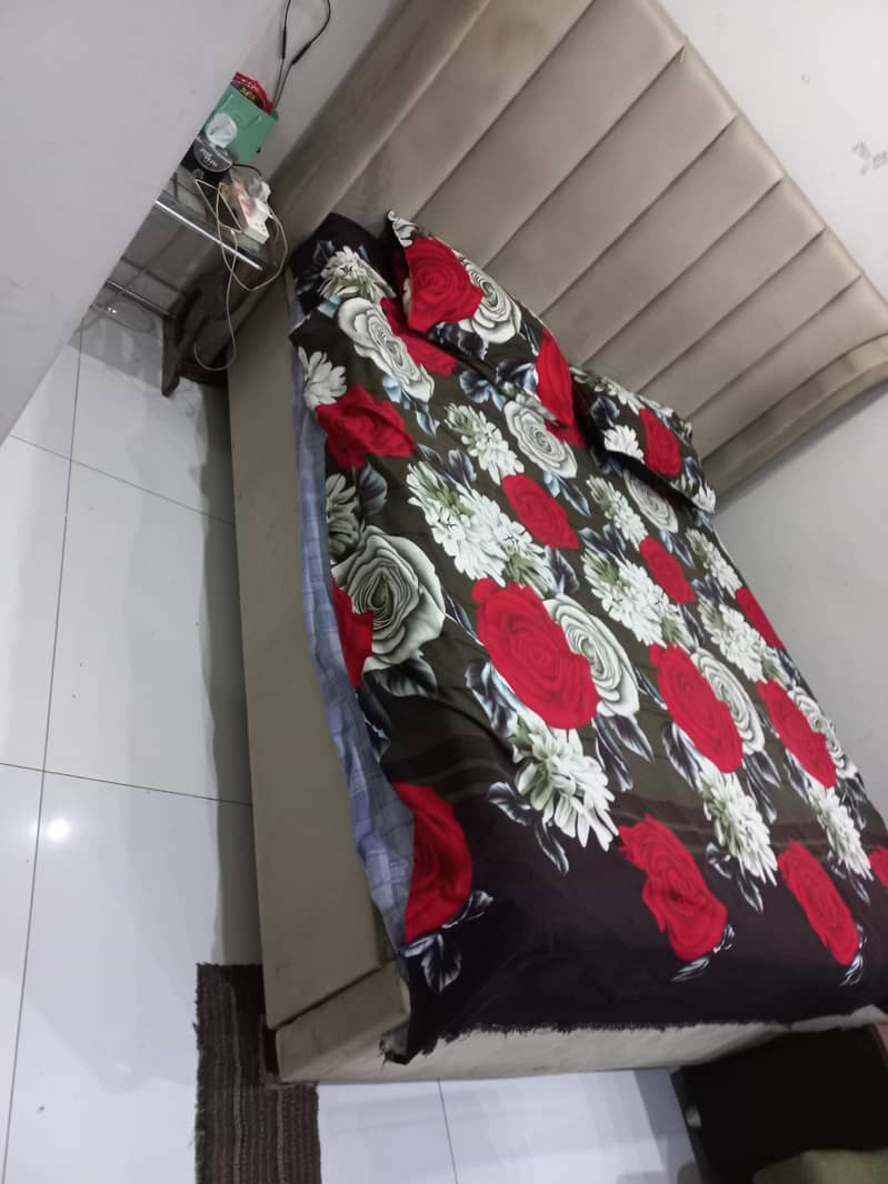 king size bed 0