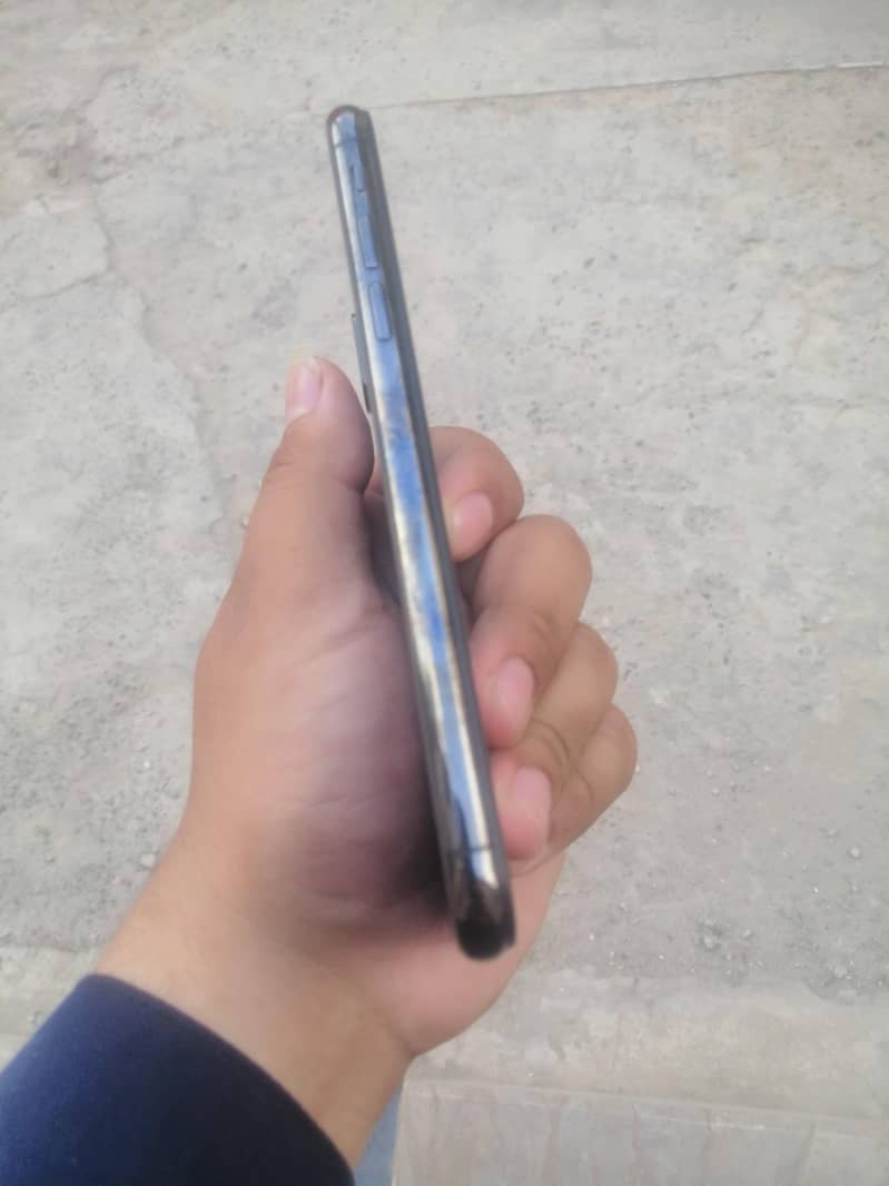 Apple iPhone X 3