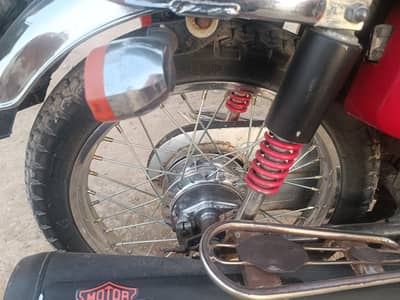honda 125 red
