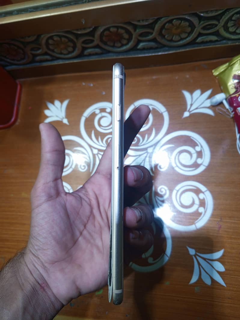 Apple iPhone 8 Plus 3