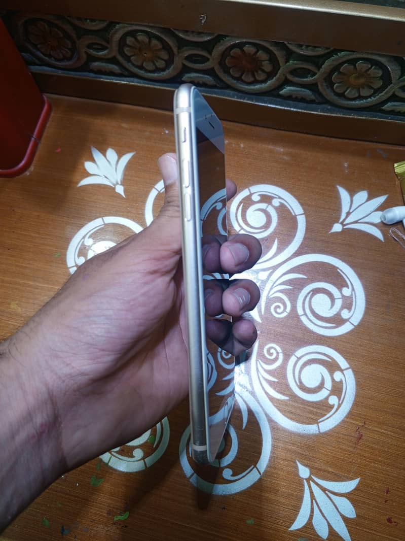Apple iPhone 8 Plus 4