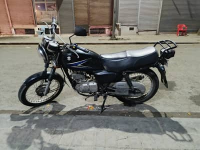 Suzuki GS 150 2015