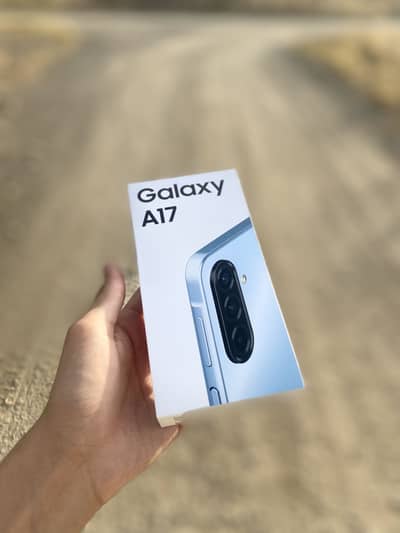 Samasung galaxy A17 3 day use only with box