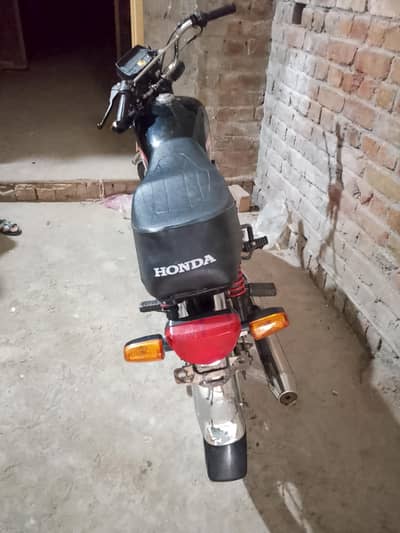 Ravi bike ha ok condition ma ha 2015 model ha