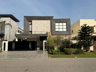 SYED BROTHERS PROUDLY OFFERS: 1-Kanal Elegant And Fully Maintained Bungalow Is Available In The Best Block Of DHA Lahore.