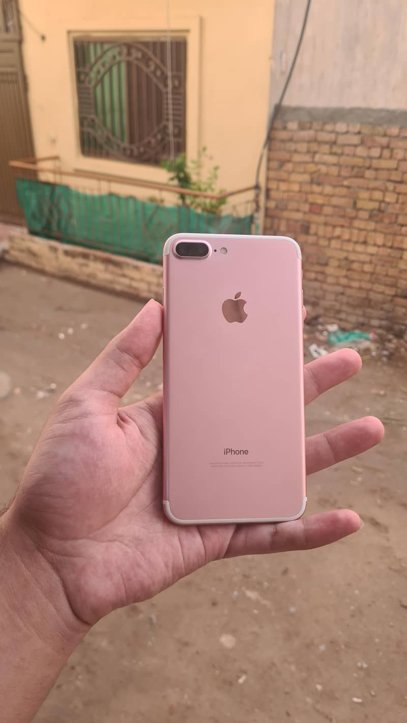 Apple iPhone 7 Plus 0