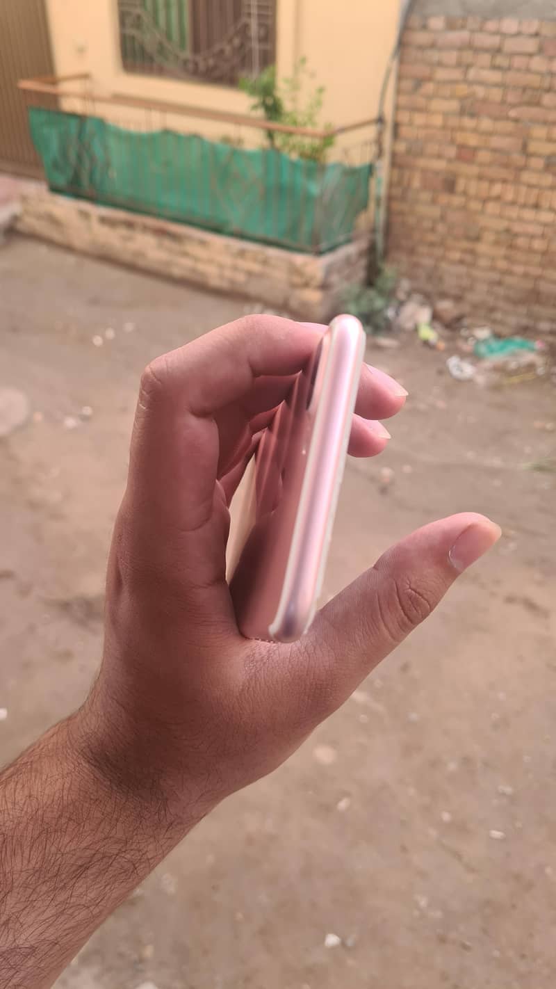 Apple iPhone 7 Plus 2