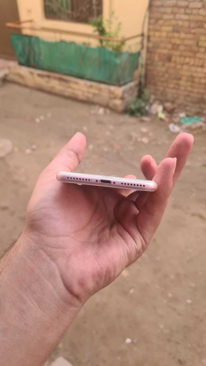 Apple iPhone 7 Plus 3