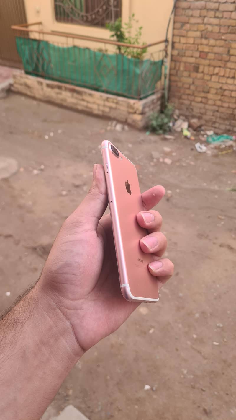 Apple iPhone 7 Plus 5