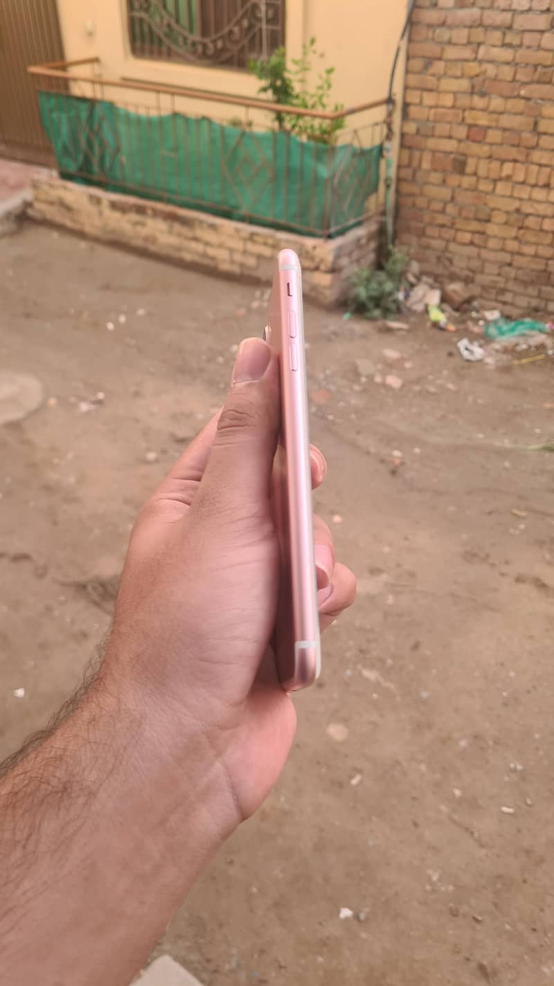 Apple iPhone 7 Plus 6