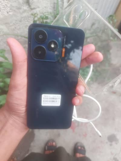 sparx neo9i 4+4ram 128 gb room