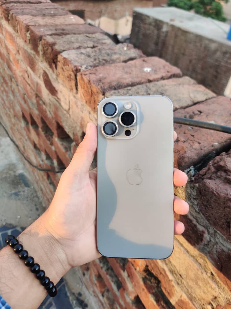 Apple iPhone 16 Pro Max 2