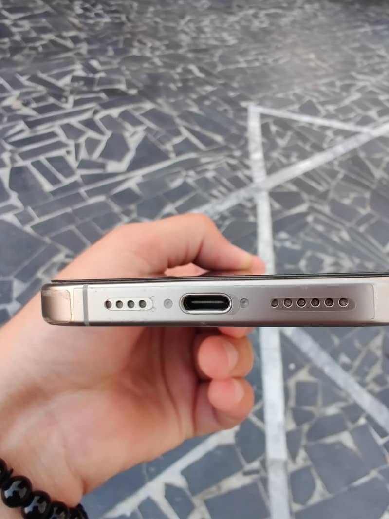 Apple iPhone 16 Pro Max 3