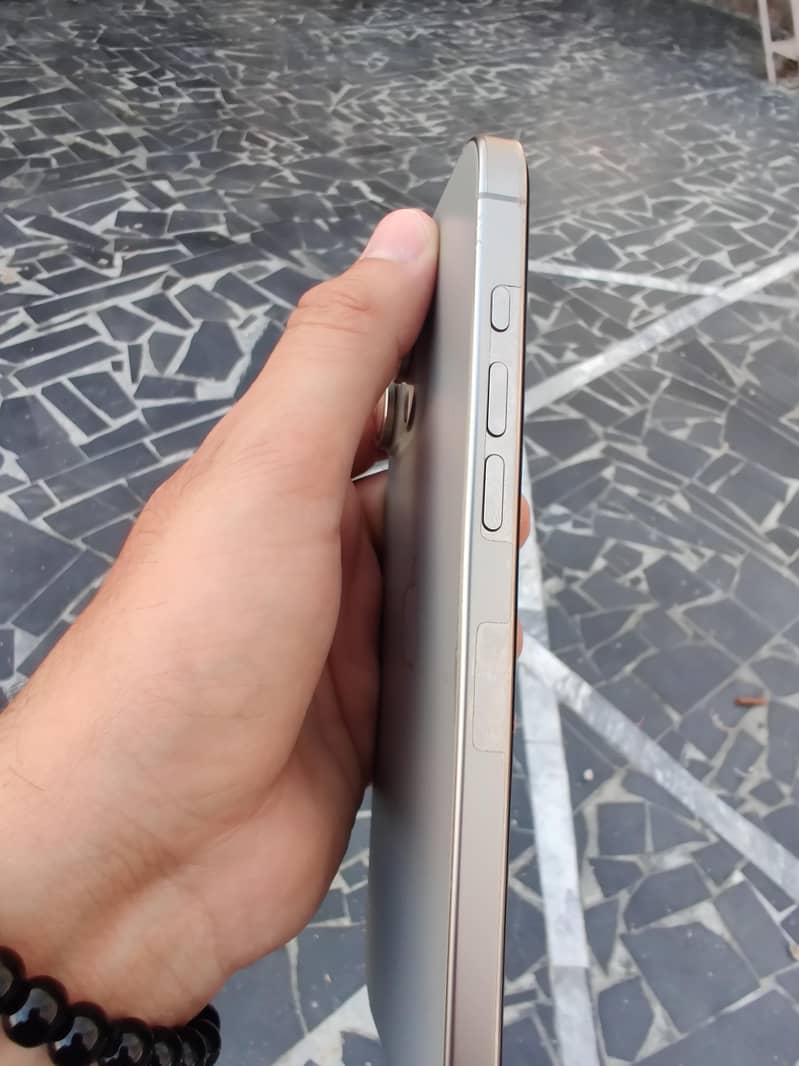 Apple iPhone 16 Pro Max 5