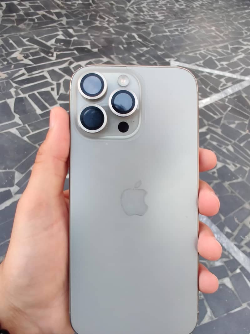 Apple iPhone 16 Pro Max 6