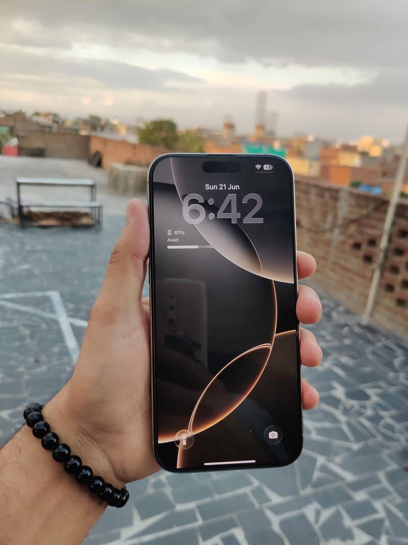 Apple iPhone 16 Pro Max 7