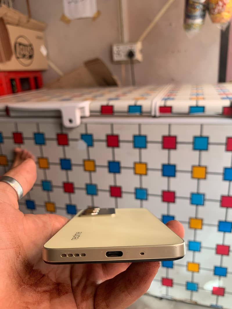 Realme C75 1
