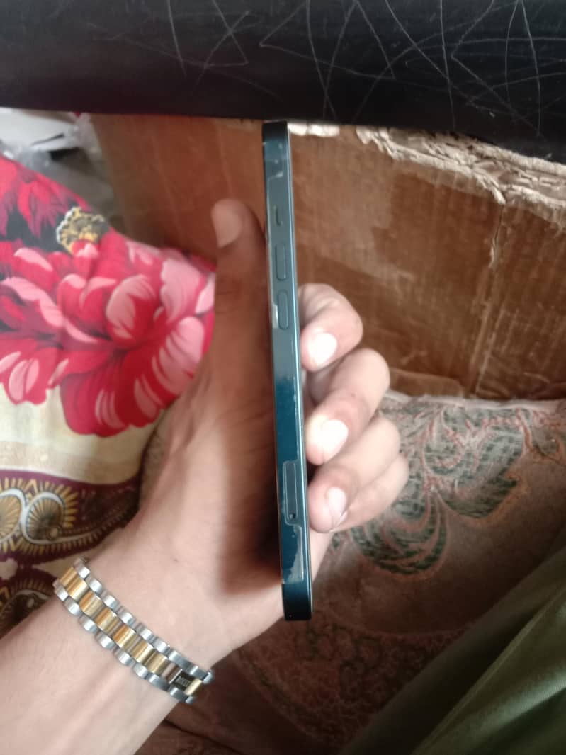 Apple iPhone 13 6
