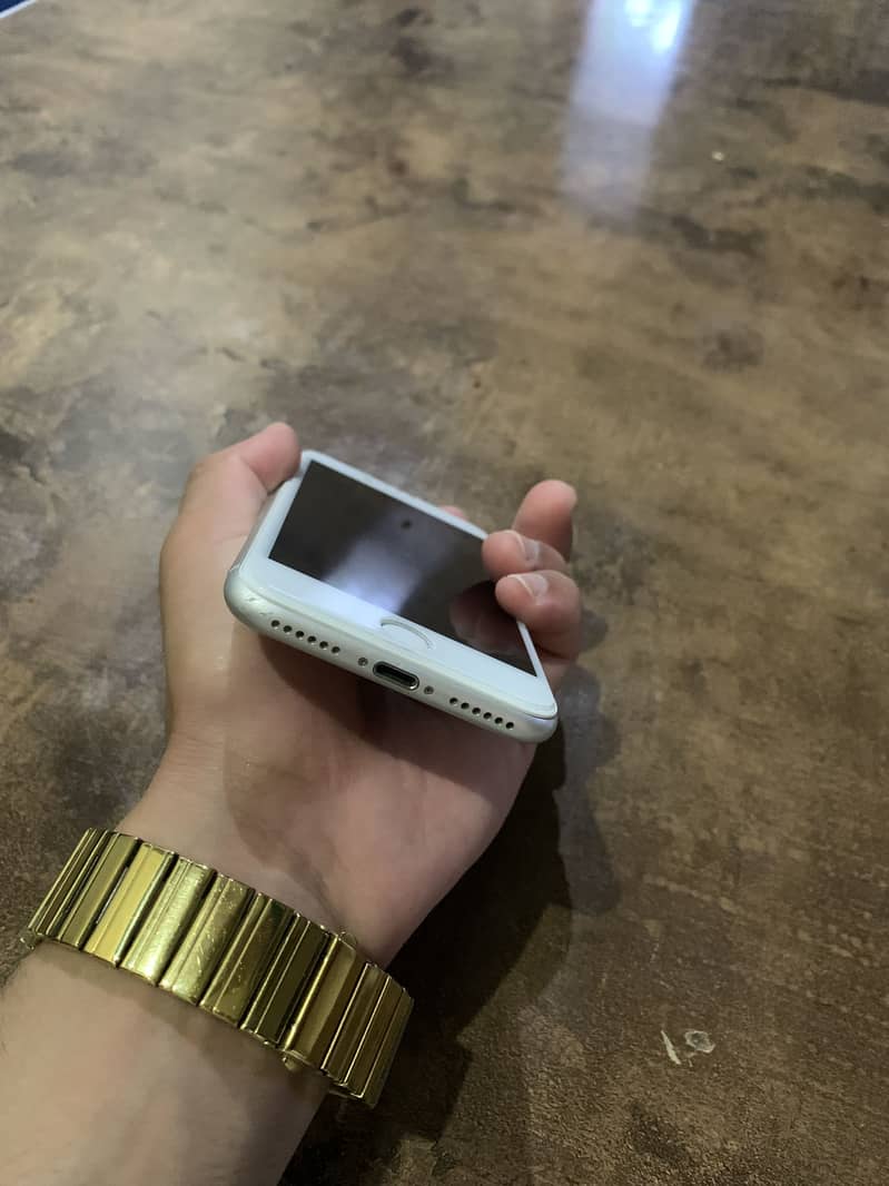 Apple iPhone 8 5