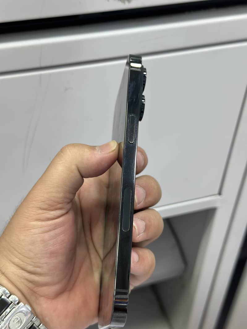 iPhone 14 Pro Max 2