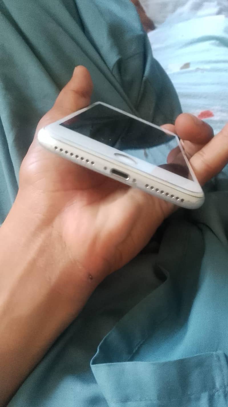 Apple iPhone 7 Plus 3