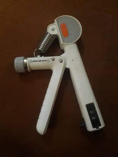 Hand gripper with counter