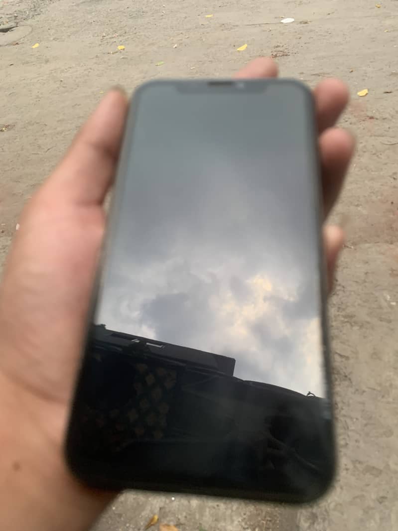Apple iPhone X 4