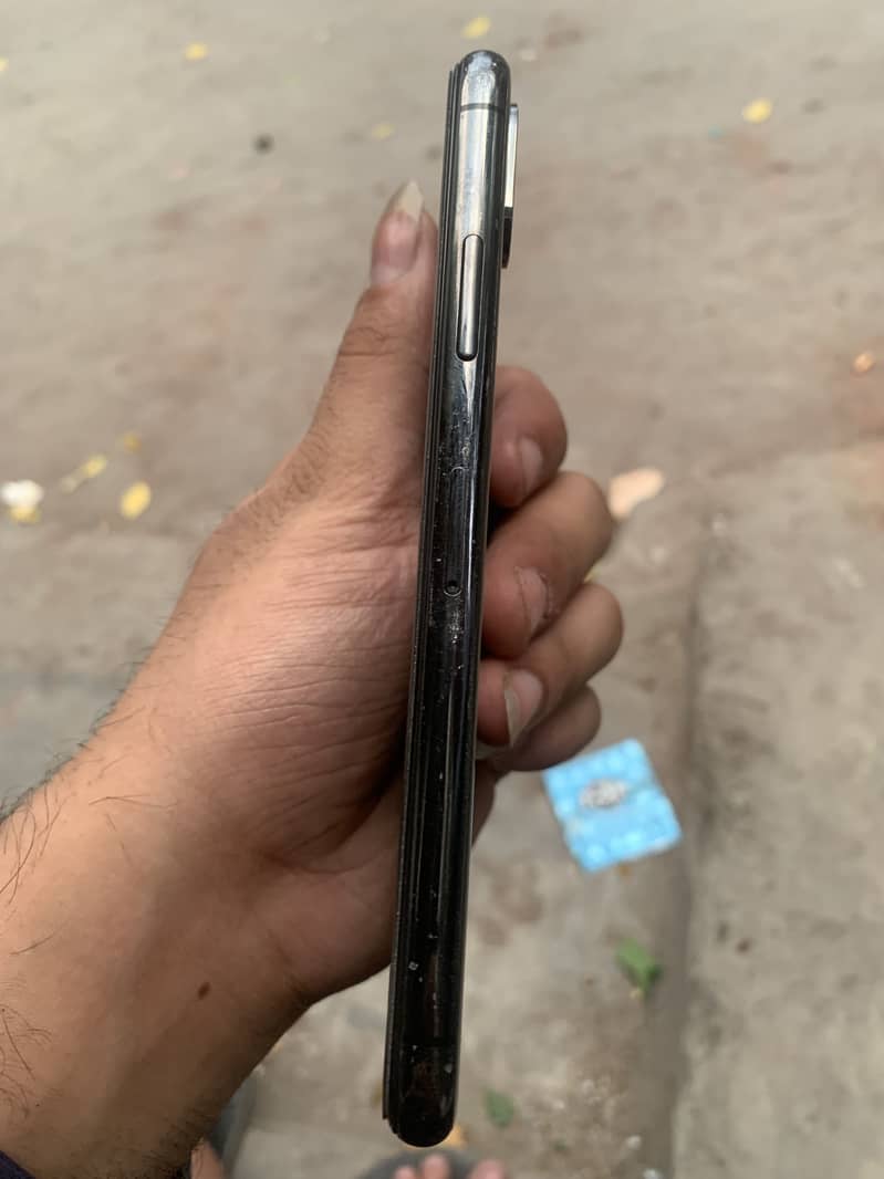 Apple iPhone X 5
