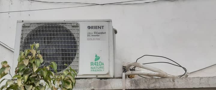 1.5 ton inverter Ac good condition