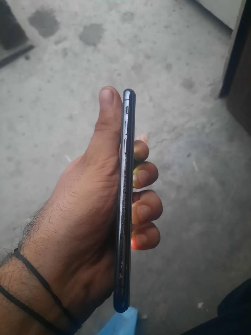 Apple iPhone X 3