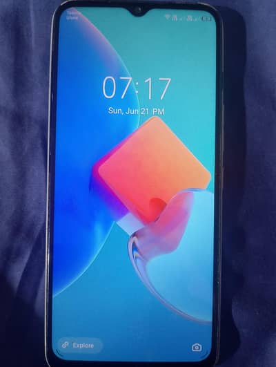Tecno Spark 8C metalic silver 4/64  4/64