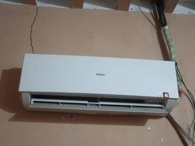 urgent sale Haier AC 1 ton chalo he