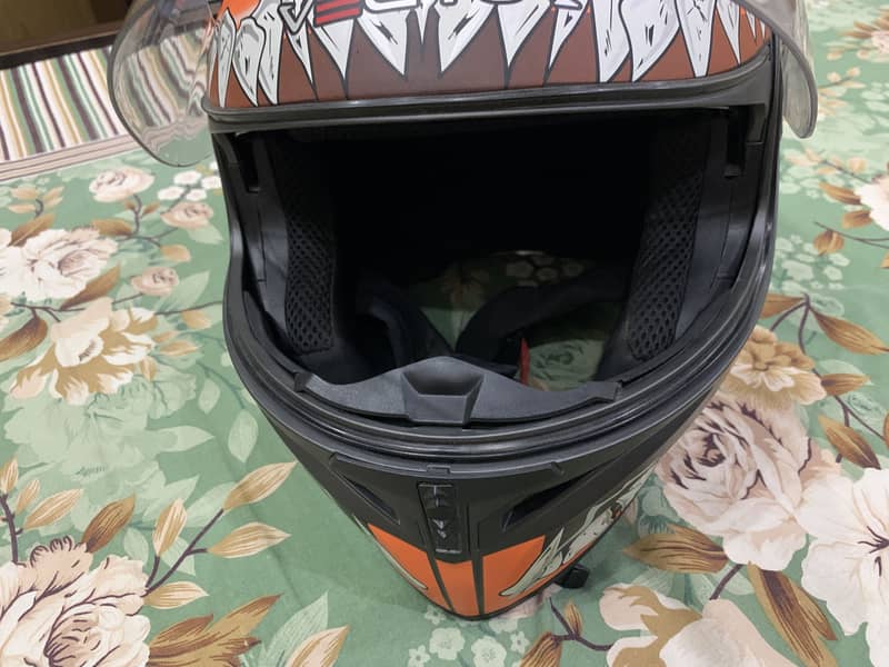 Helmet vector 1
