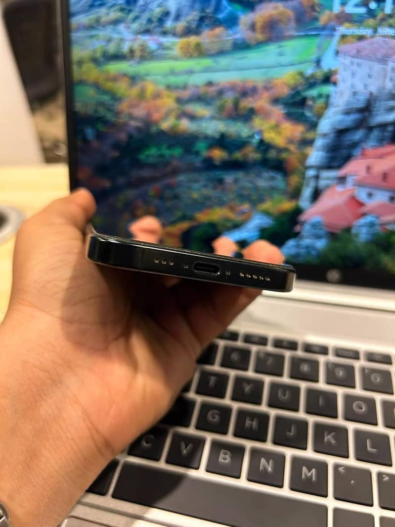 Apple iPhone 16 Pro 2