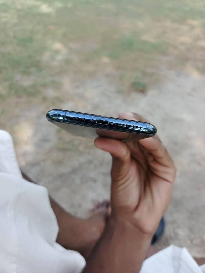 Apple iPhone 11 Pro Max 2