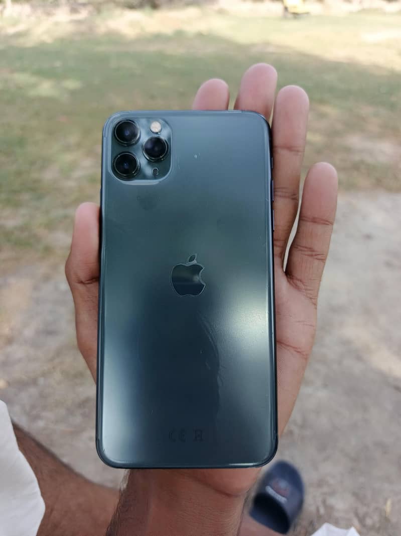 Apple iPhone 11 Pro Max 4