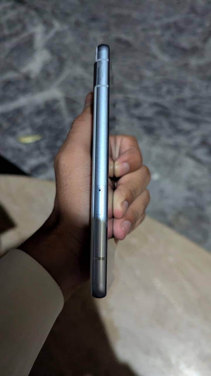 Google Pixel 7a 2