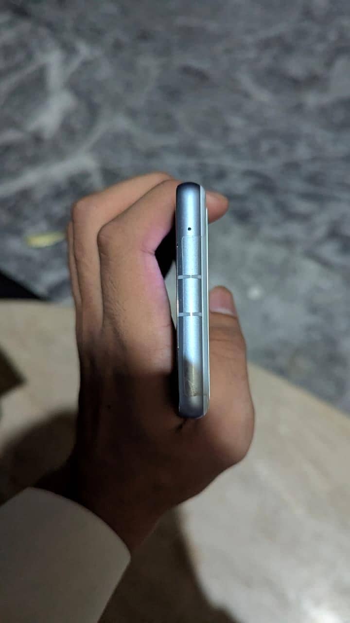 Google Pixel 7a 4