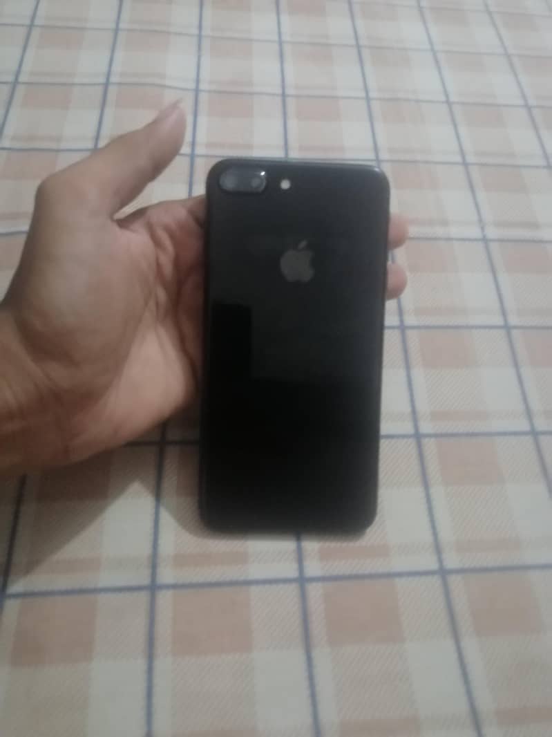 Apple iPhone 7 plus 0