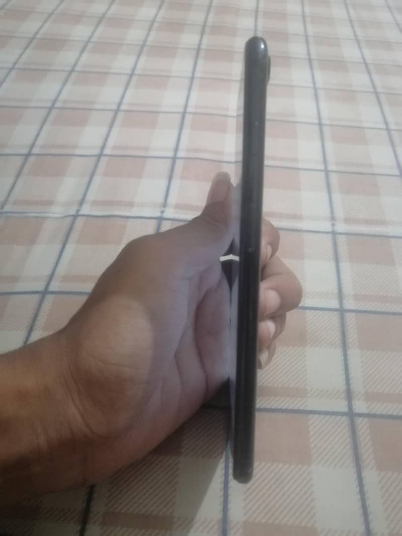 Apple iPhone 7 plus 2