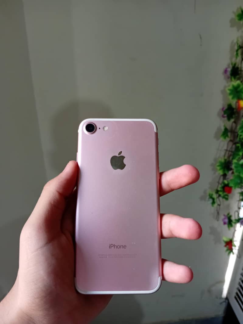Apple iPhone 7 0