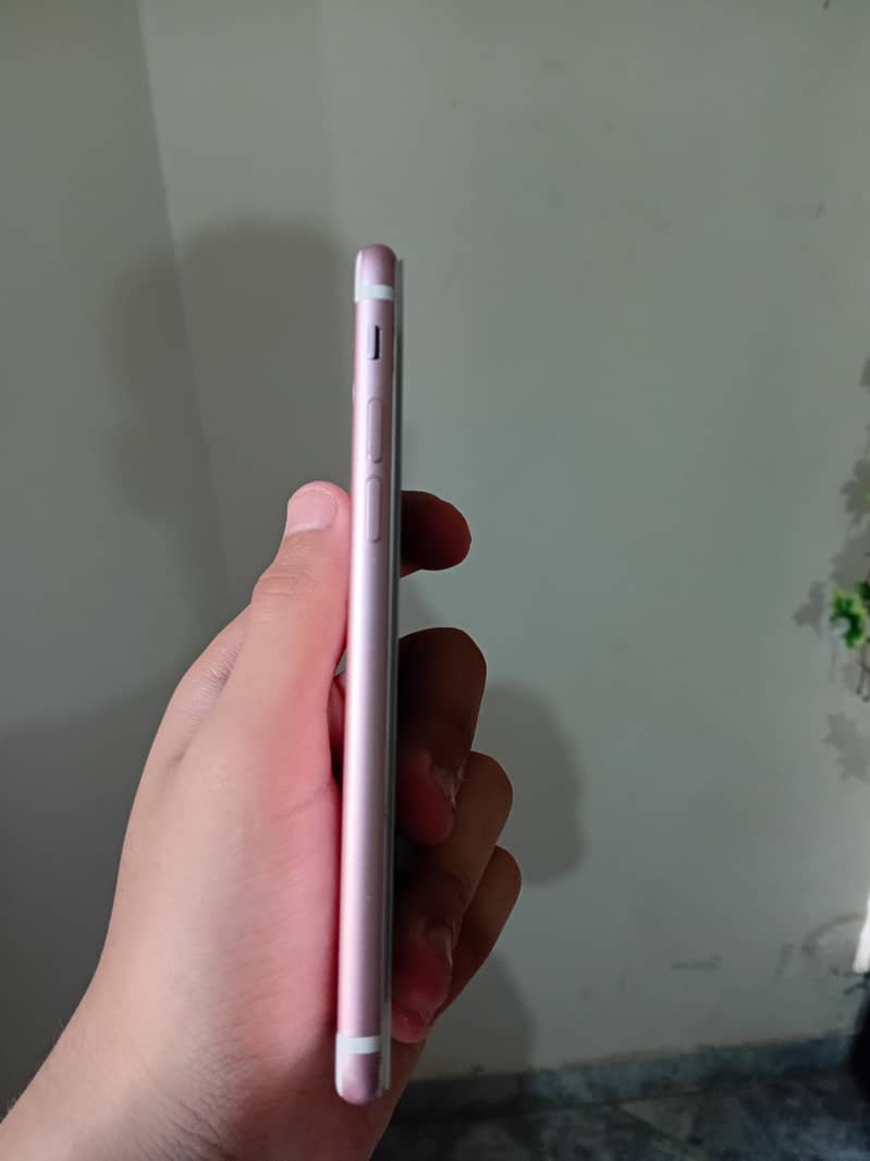 Apple iPhone 7 1
