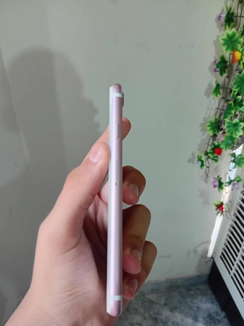 Apple iPhone 7 2