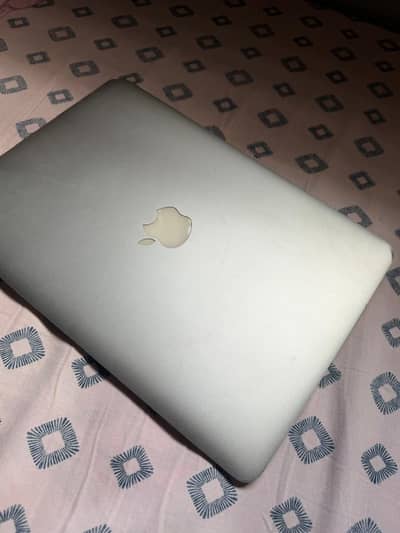 MacBook Air 2015 | 13” | i5 | 4GB | 256GB SSD | Good Condition