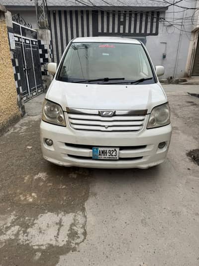 Toyota Noah 2003