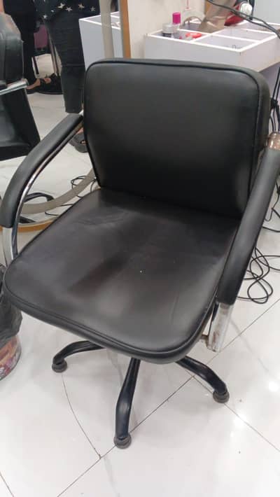 HAIR STYLING CHAIR