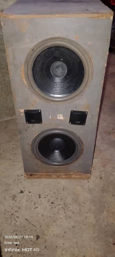 old speaker big sounds system