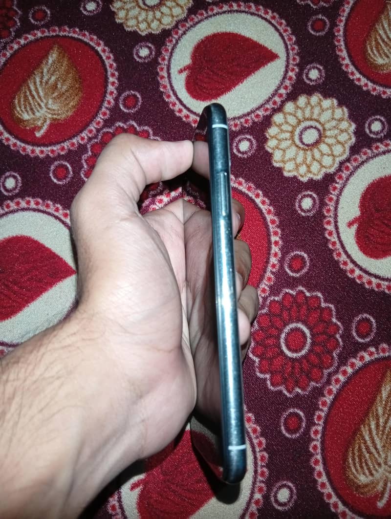 Apple iPhone X 4