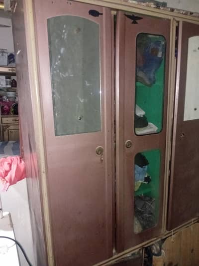iron almari 3 door read add isky sath devider or dressing bhi hai