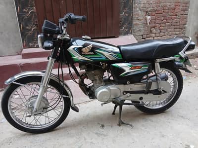 Honda 125 Black Color